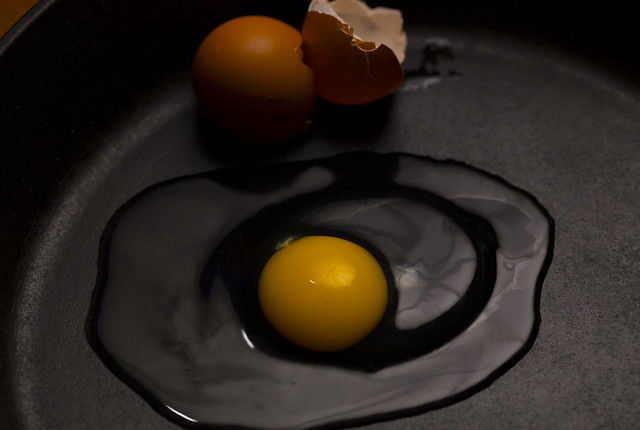 Egg in pan to show albumin layers